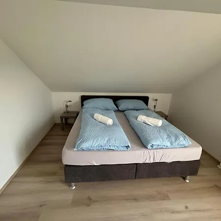 Daire Karawankenblick Im Herzen Von Mit Privatgarage