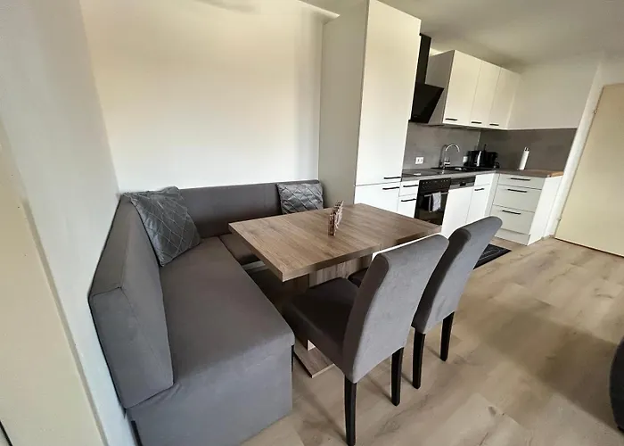 דירה Karawankenblick Im Herzen Von Mit Privatgarage וילאך